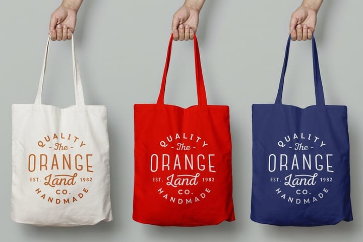 Custom printed tote bags from 4OVER4 with a cafe logo