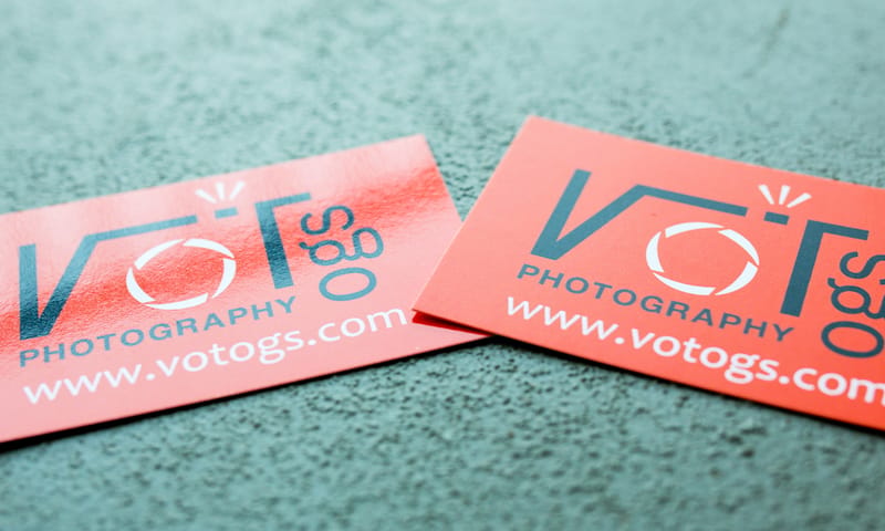 matte vs glossy business cards guide - matte-vs-glossy-business-cards-which-is-better by 4OVER4.COM