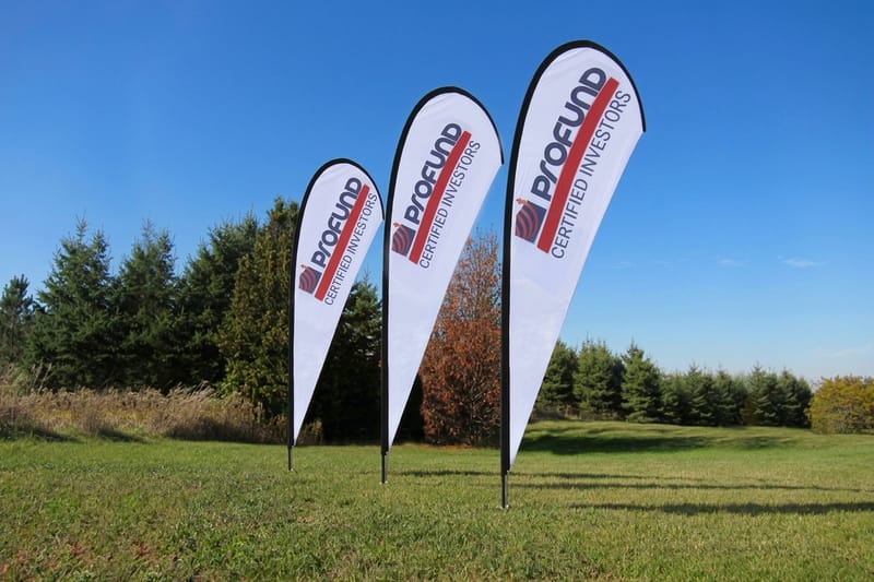 Custom teardrop flags